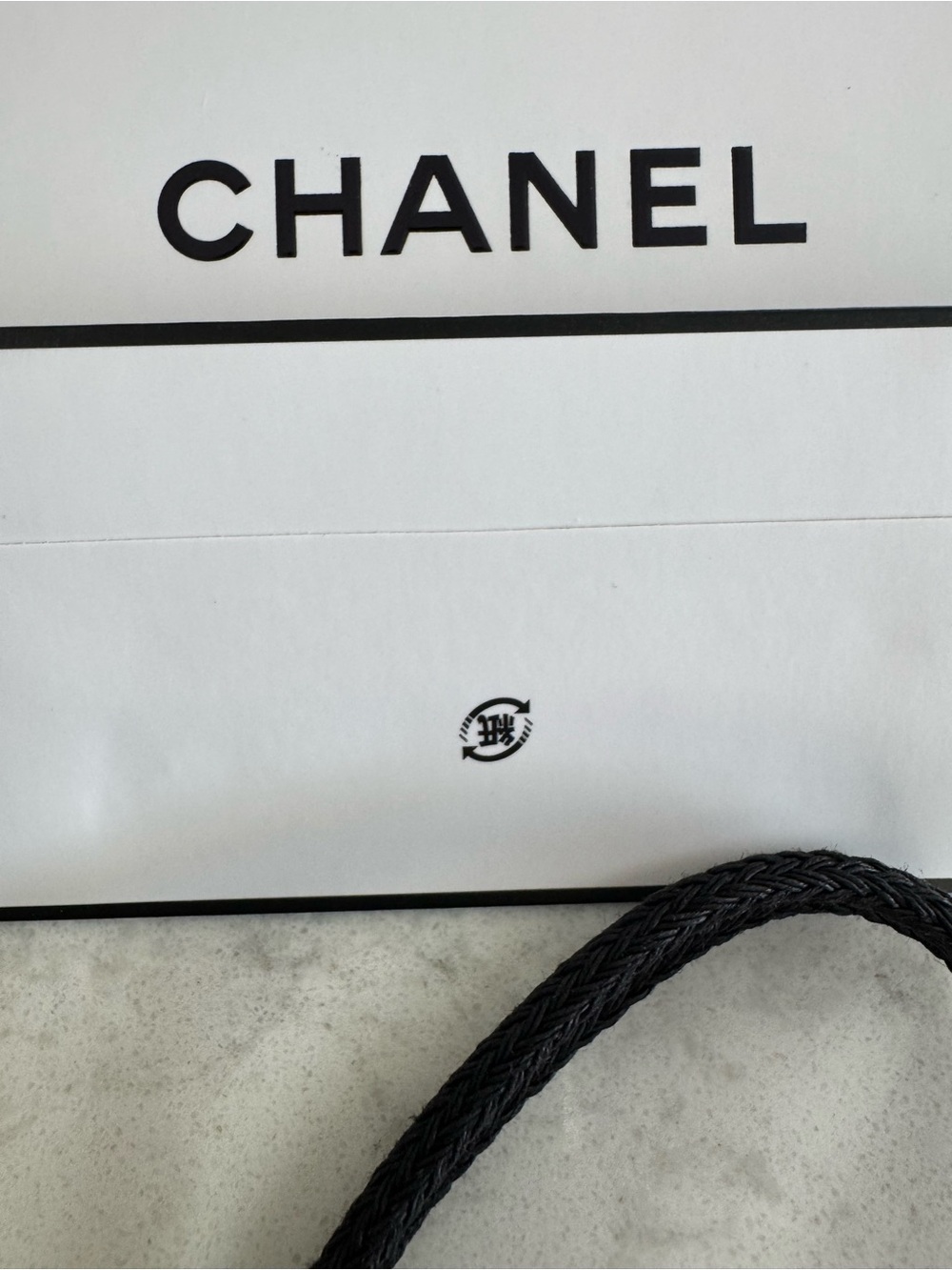 CHANEL Black and White Gift bags - Picture 9 of 9
